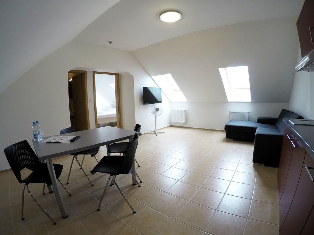 Penzion U Tri Statkaru Dobris Extérieur photo