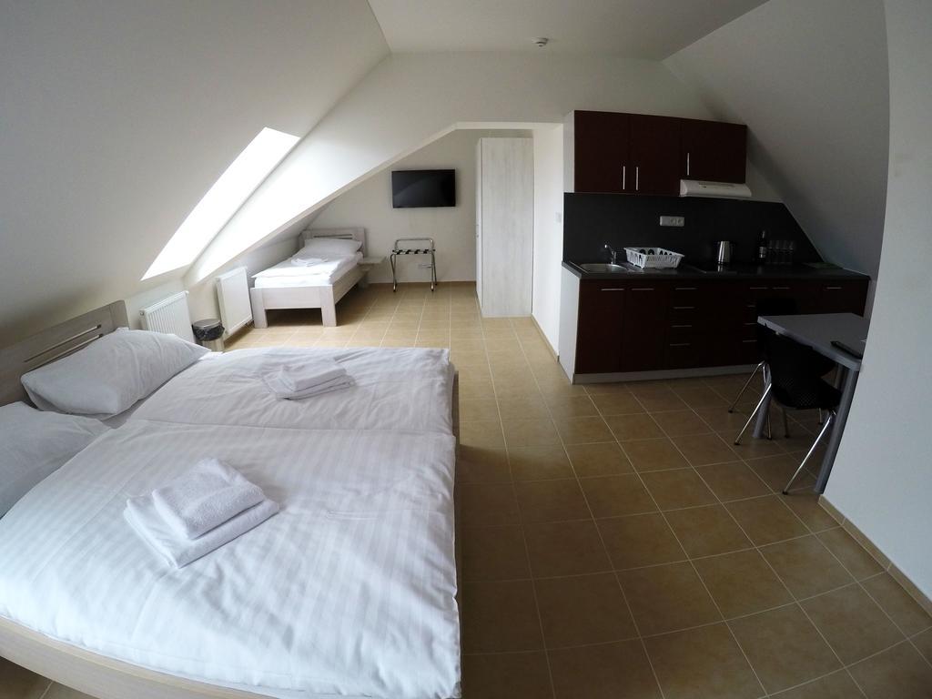 Penzion U Tri Statkaru Dobris Extérieur photo