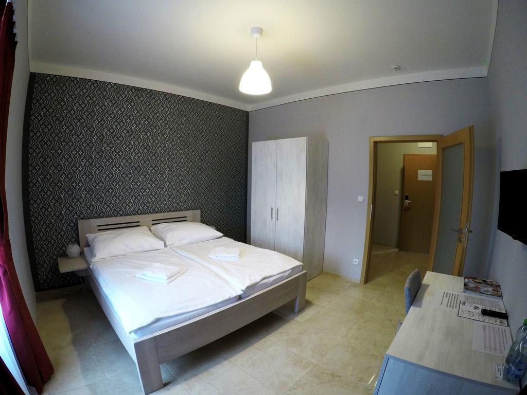 Penzion U Tri Statkaru Dobris Extérieur photo