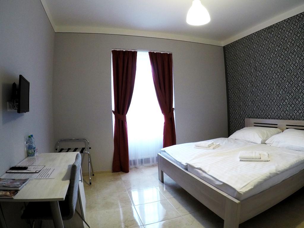 Penzion U Tri Statkaru Dobris Extérieur photo