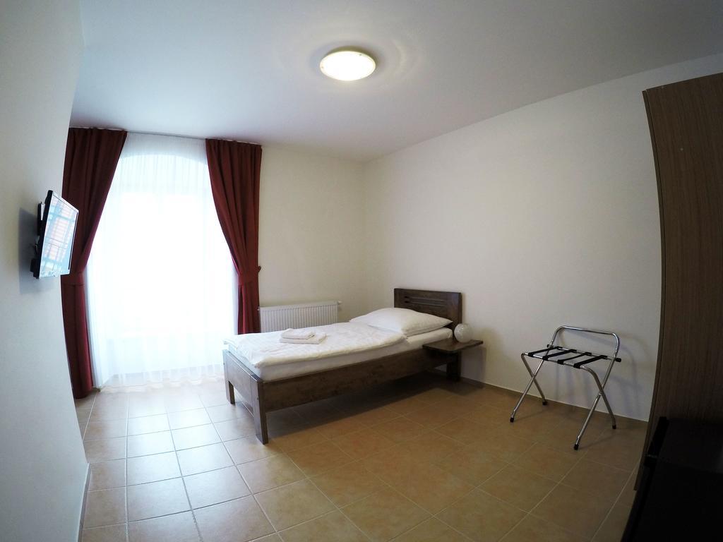 Penzion U Tri Statkaru Dobris Extérieur photo