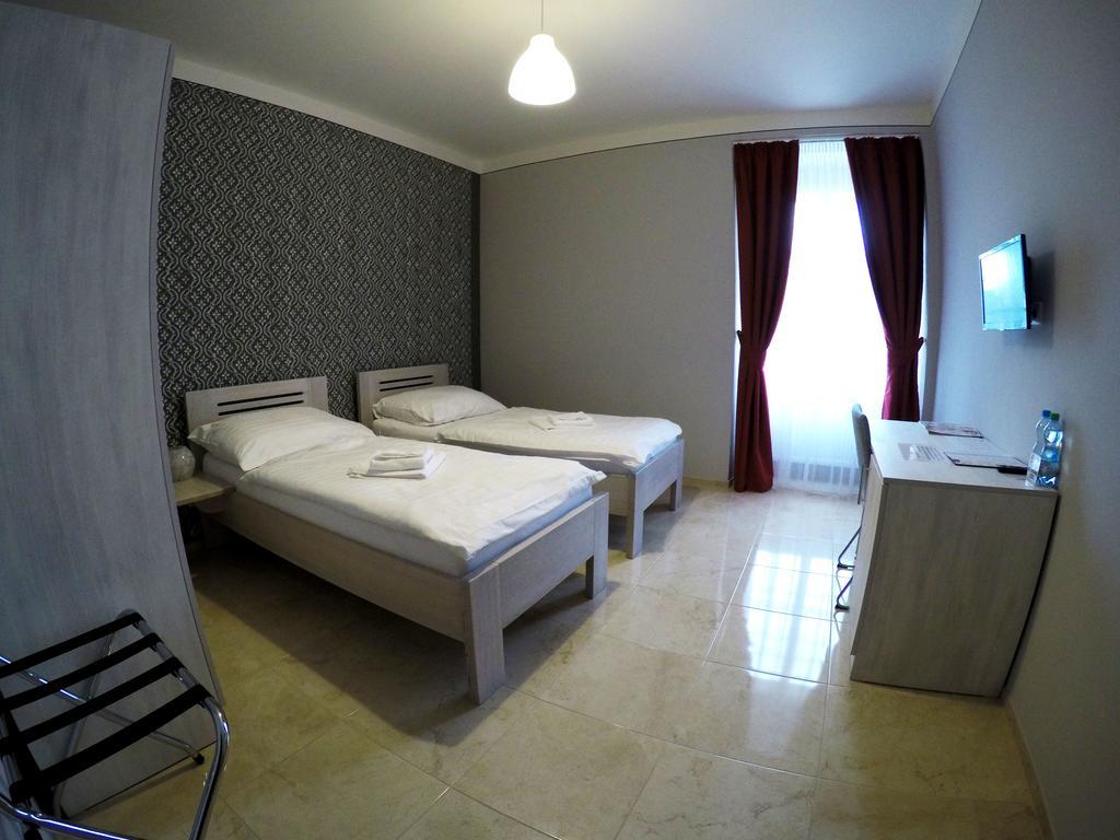 Penzion U Tri Statkaru Dobris Extérieur photo
