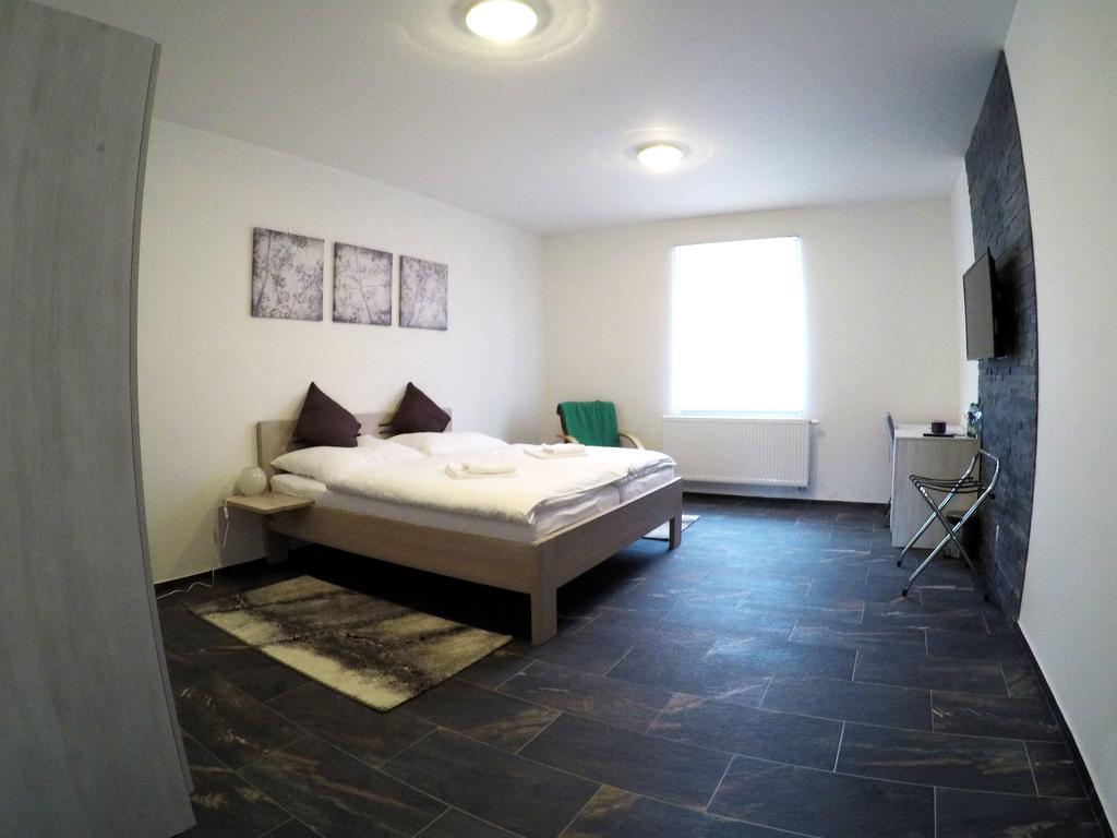 Penzion U Tri Statkaru Dobris Extérieur photo